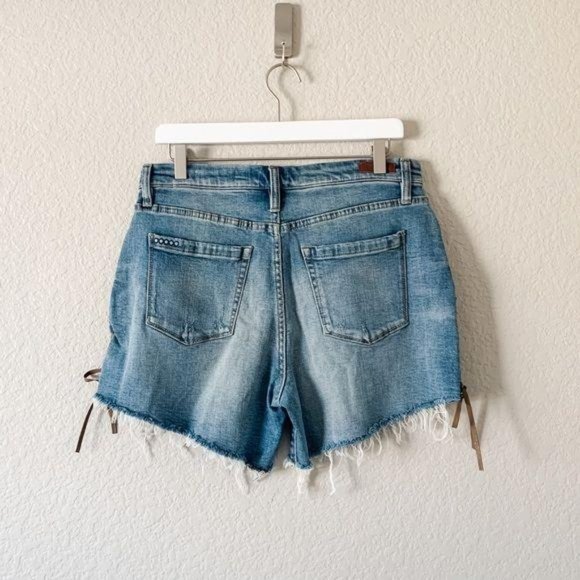 NWT! BLANKNYC Lace Up Light Wash Denim Shorts, 29 - Picture 5 of 7